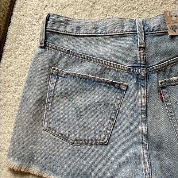 NWT Levi’s 501 Women's Light Blue Jean Shorts Size 32 - Picture 5 of 12